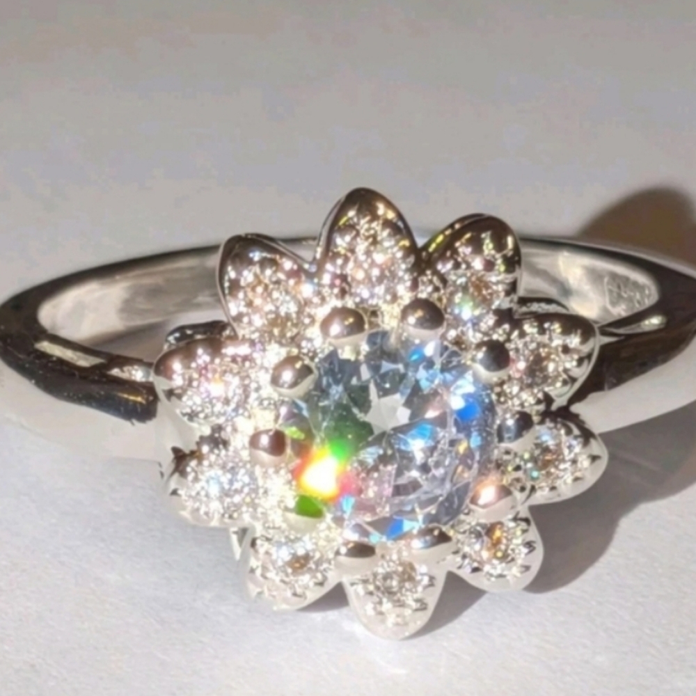 Elegant 925 Sterling Silver Floral Ring Sz 8